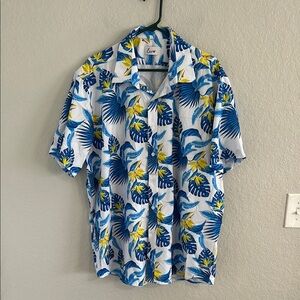 Mens vacay/relax summer button down